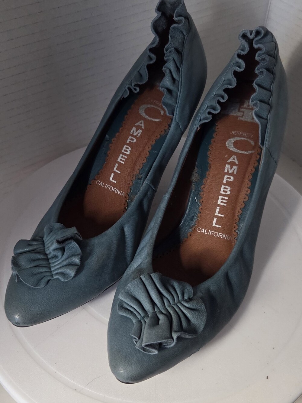 Jeffrey Campbell Women's Light Teal Calf Leather Ruffled Kitten Heel Pumps Sz 7